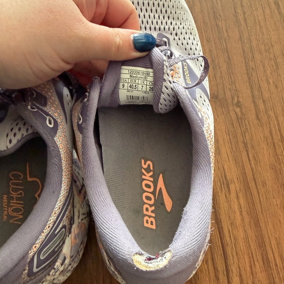 Brooks Women's Gray and Purple Athletic Shoes - Picture 3 of 3